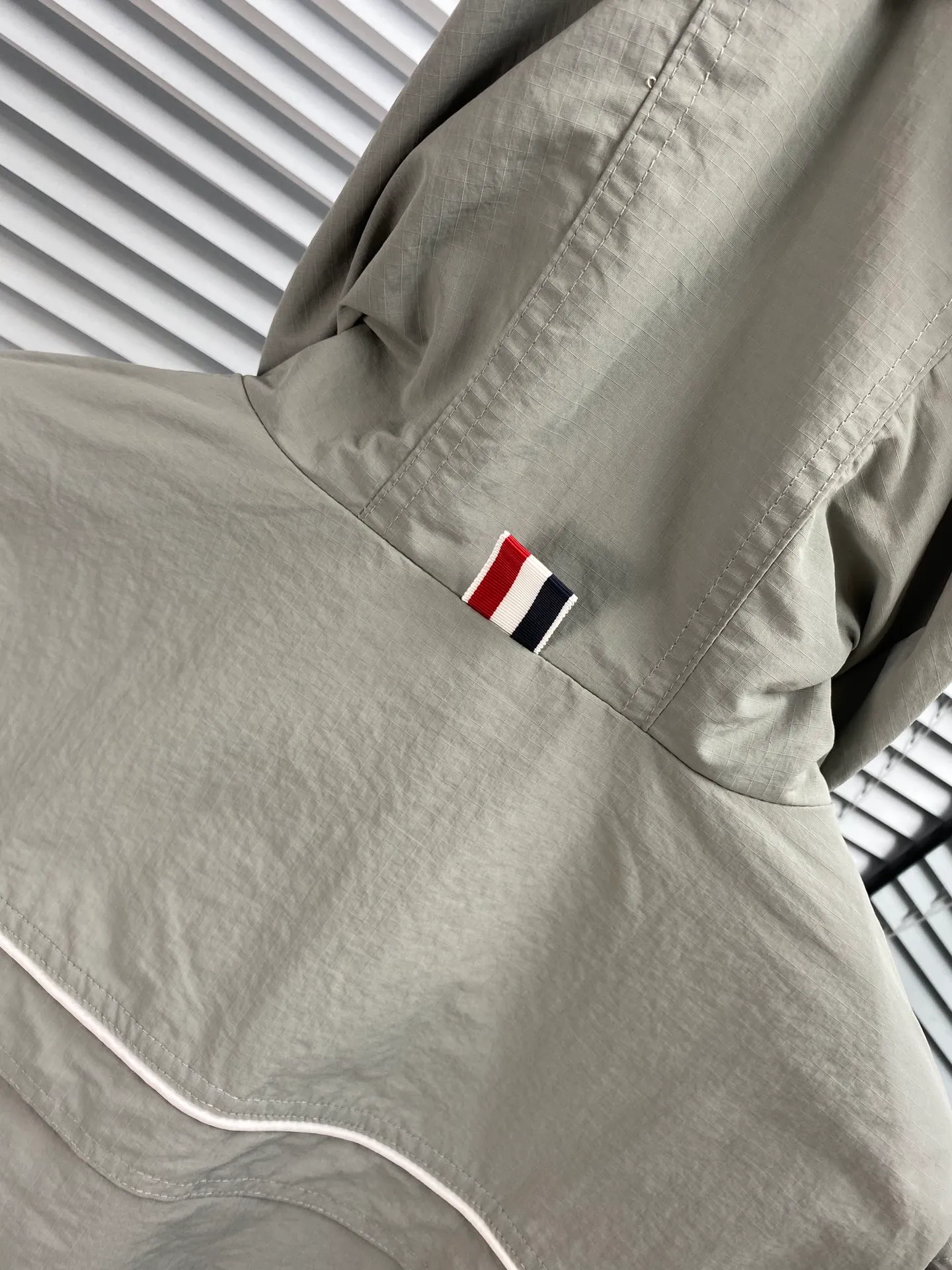 THOM BROWNE ：Light Green Navy Blue Gray Sizes：1234